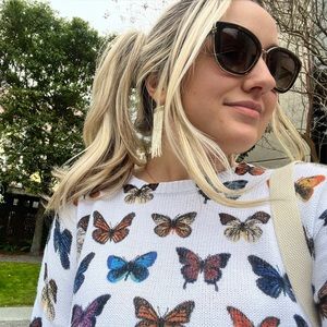 BUNDLE DISCOUNT 💸Meet your Posher, Hayley